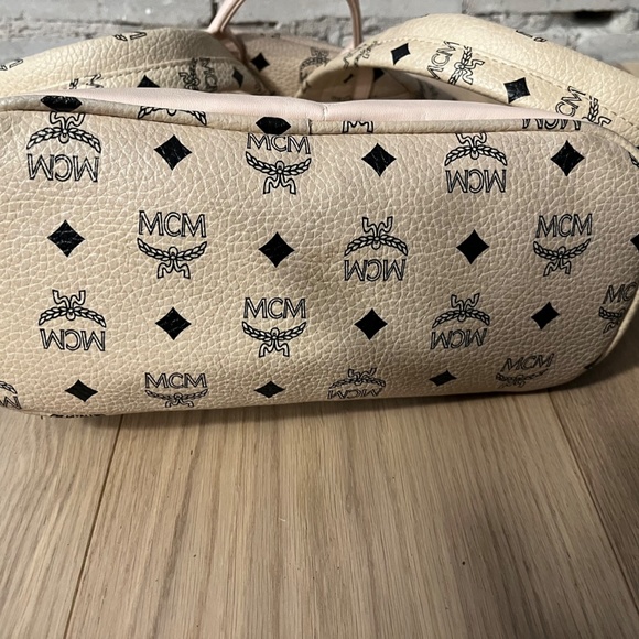 Faux MCM backpack - Picture 4 of 6